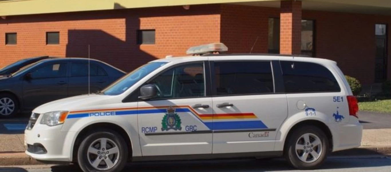 Το παράκαναν: Η καναδική αστυνομία «εισβάλει» σε σπίτια για να ελέγχει αν τηρείται η καραντίνα